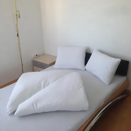 Kek Hullam By Bltn Apartament *